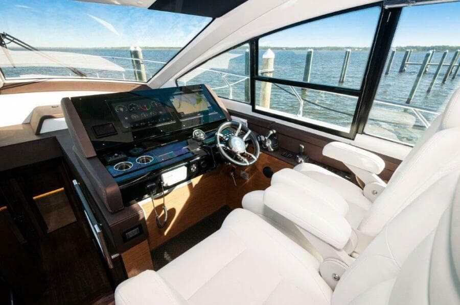 2020 Cruisers Yachts- HARPER BELL- Helm
