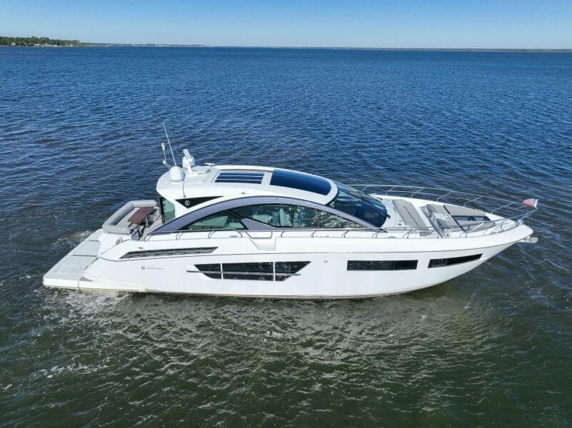 2020 Cruisers Yachts- HARPER BELL- STBD Profile