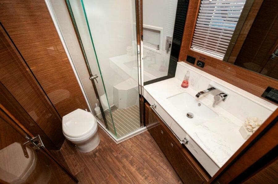 2020 Cruisers Yachts- HARPER BELL- VIP Head 3