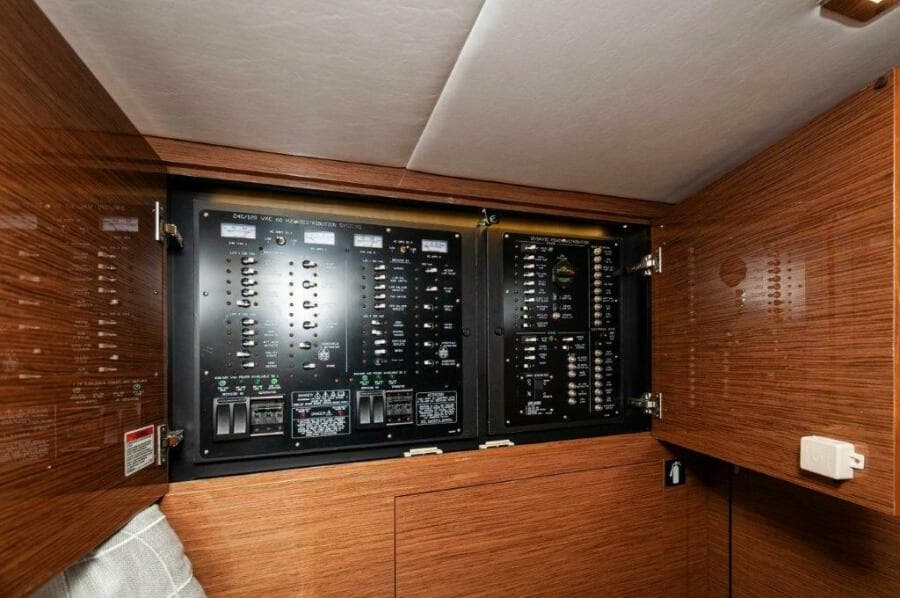 2020 Cruisers Yachts- HARPER BELL- Breakers