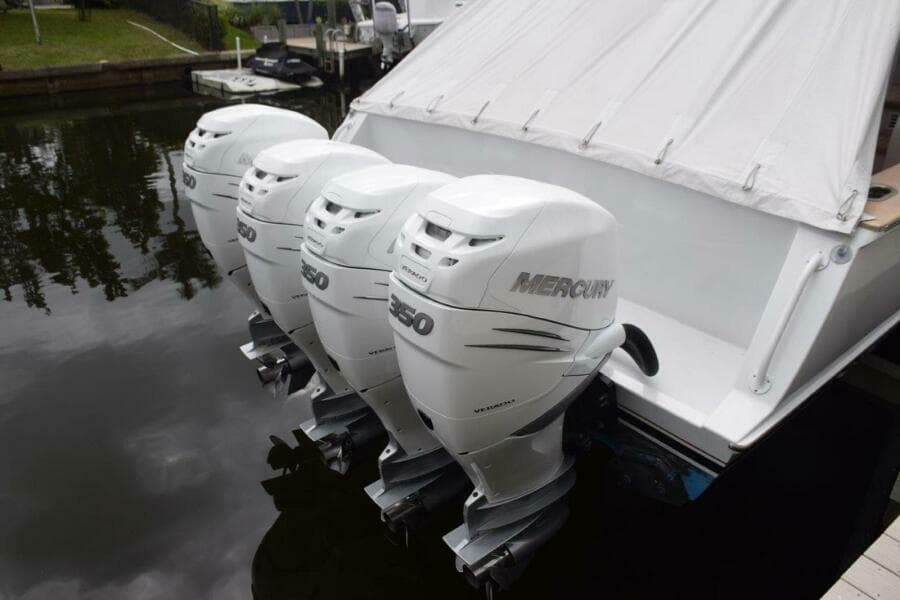 Transom With Cockpit Fly Cover