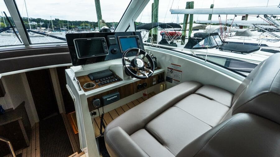 2013 Cruisers 48 Cantius