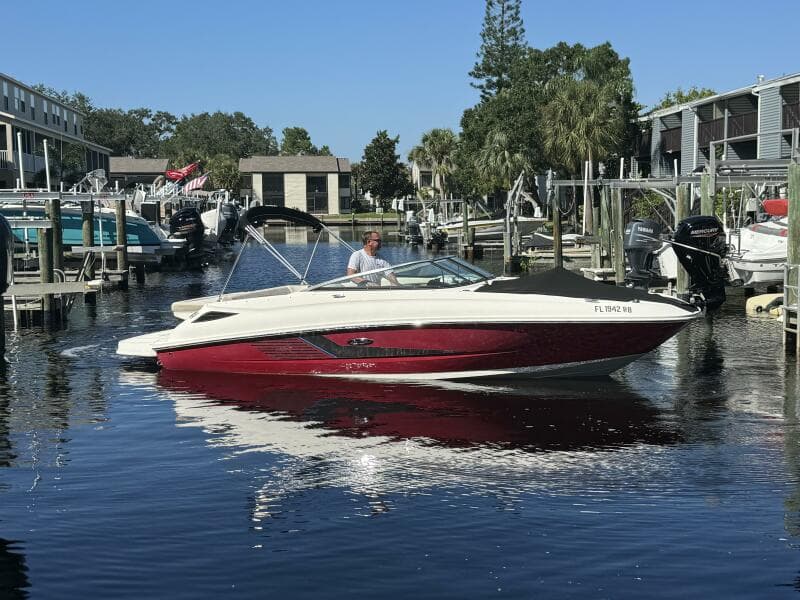 2013 Sea Ray 240 Sundeck