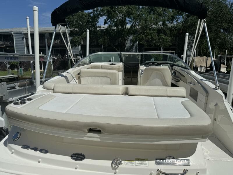 2013 Sea Ray 240 Sundeck