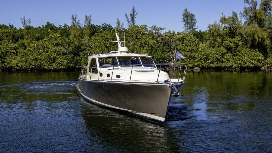 2017 Palm Beach Motor Yachts PB42