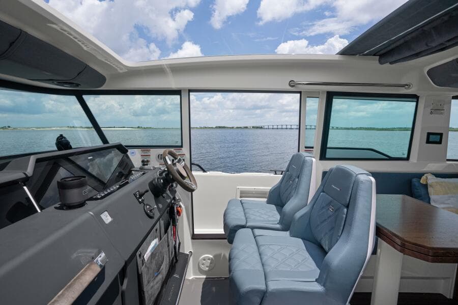 2023 Axopar 37XC Cross Cabin