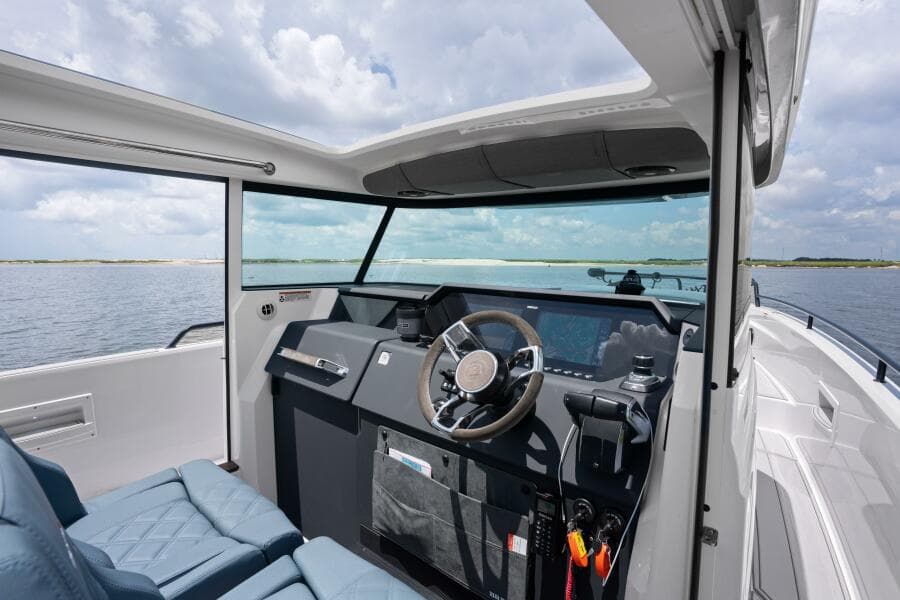 2023 Axopar 37XC Cross Cabin