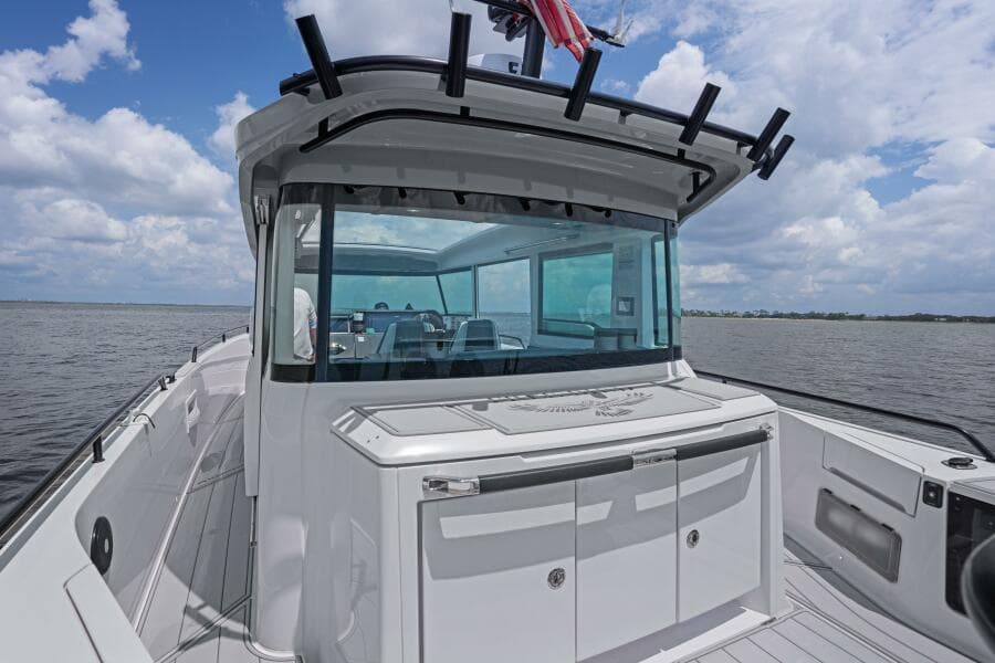 2023 Axopar 37XC Cross Cabin