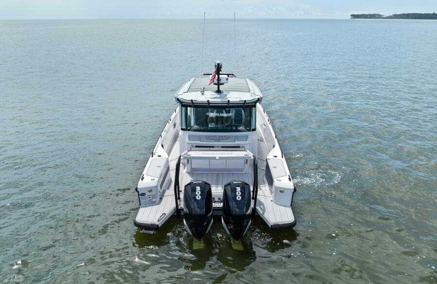 2023 Axopar 37XC Cross Cabin