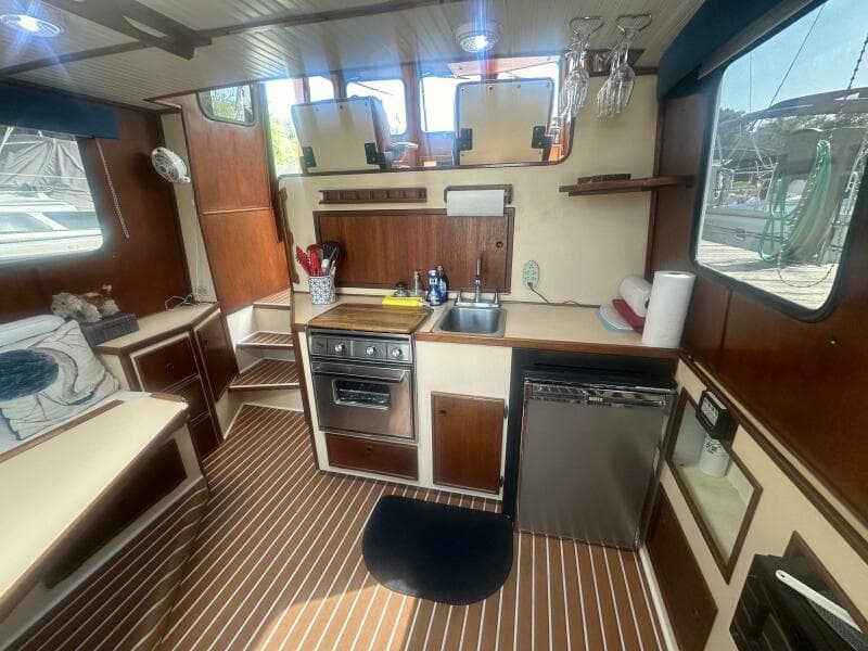 1985 Nordic Tugs 32 - Photo 12