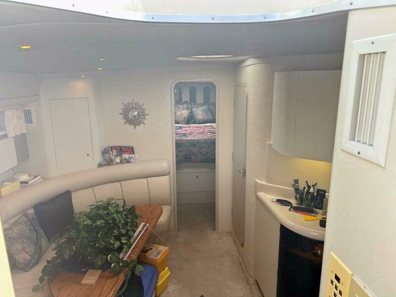 1997 Cruisers Yachts 4270 Esprit