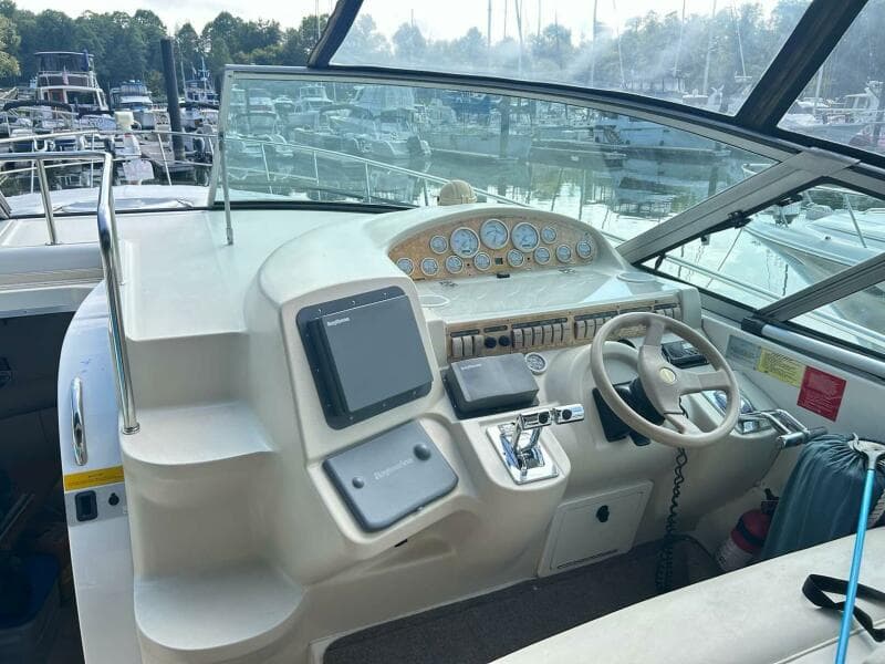1997 Cruisers Yachts 4270 Esprit