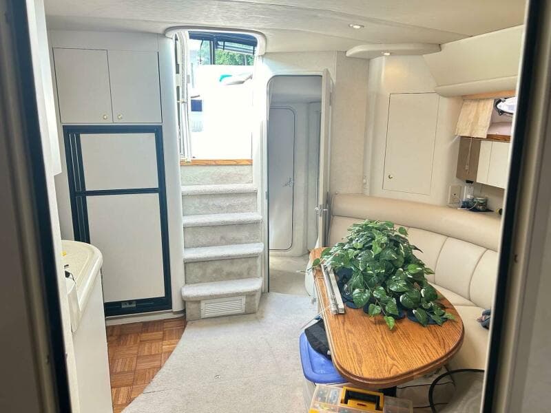 1997 Cruisers Yachts 4270 Esprit