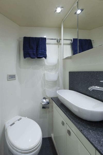 2017 Sunseeker 95 Yacht