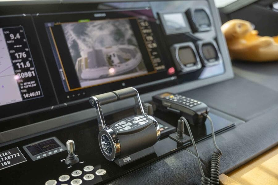 2017 Sunseeker 95 Yacht