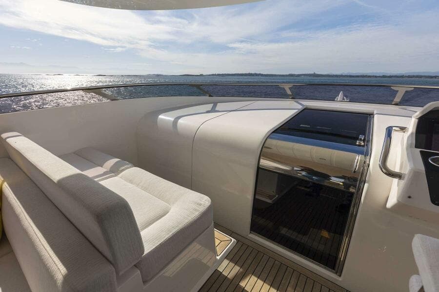 2017 Sunseeker 95 Yacht