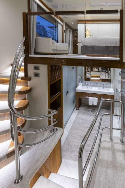 2017 Sunseeker 95 Yacht