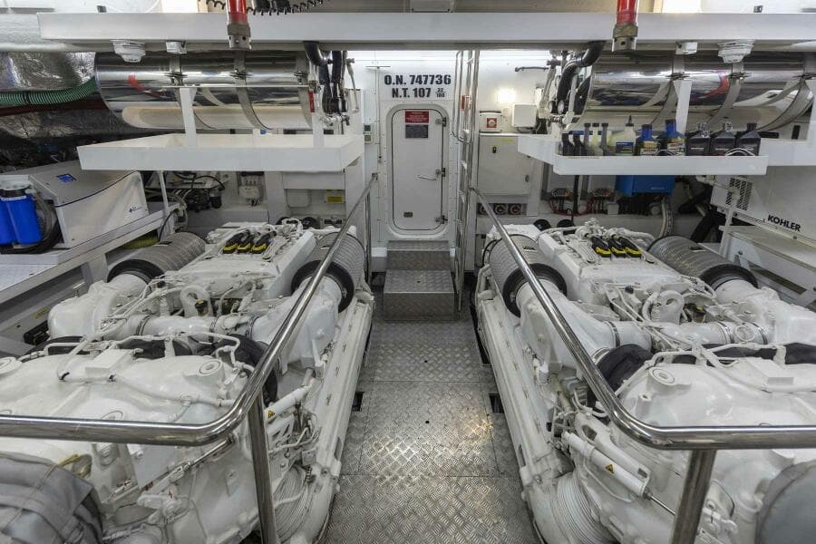 2017 Sunseeker 95 Yacht