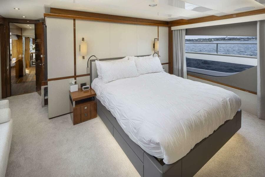 2017 Sunseeker 95 Yacht