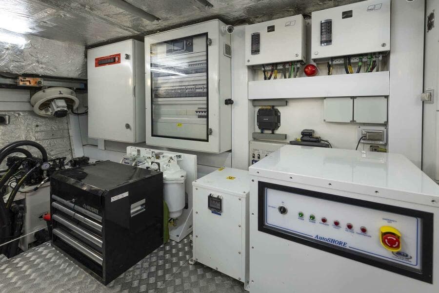 2017 Sunseeker 95 Yacht