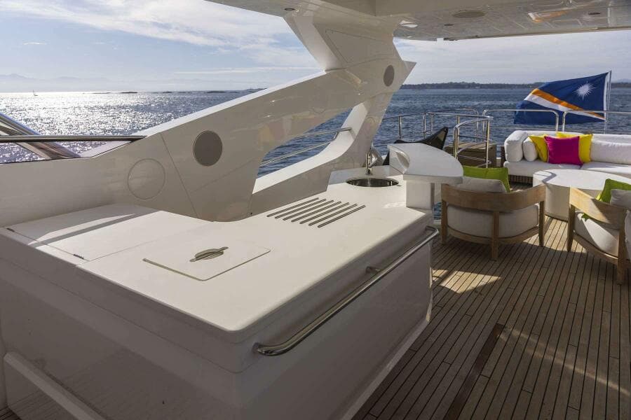 2017 Sunseeker 95 Yacht