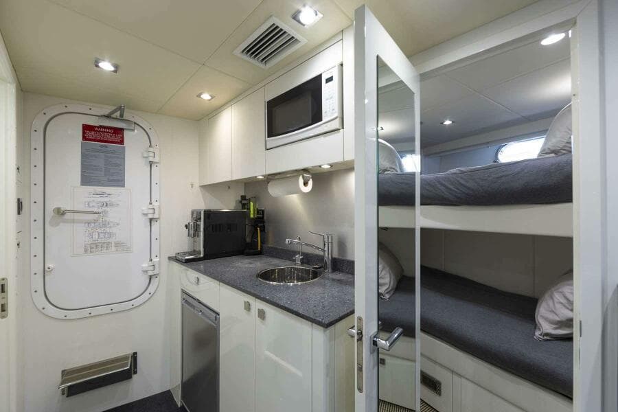 2017 Sunseeker 95 Yacht