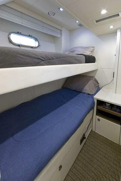 2017 Sunseeker 95 Yacht