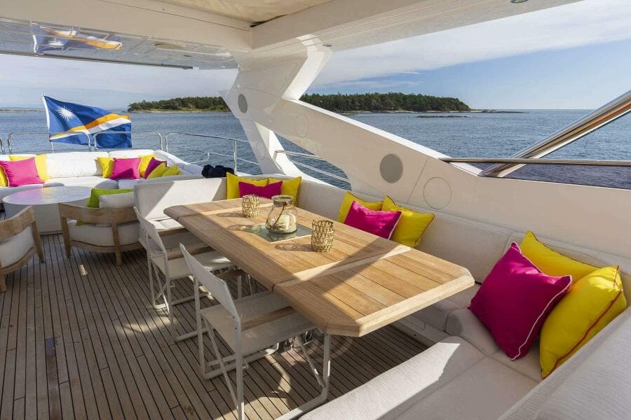 2017 Sunseeker 95 Yacht