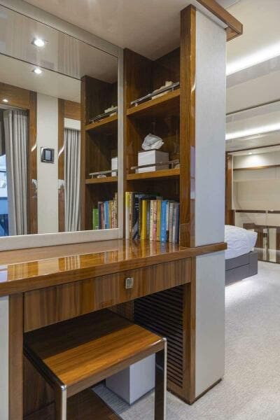 2017 Sunseeker 95 Yacht