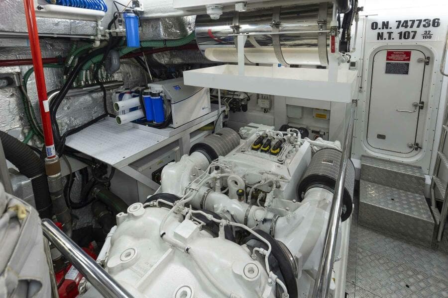 2017 Sunseeker 95 Yacht