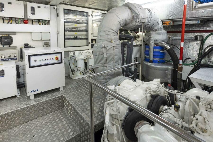 2017 Sunseeker 95 Yacht