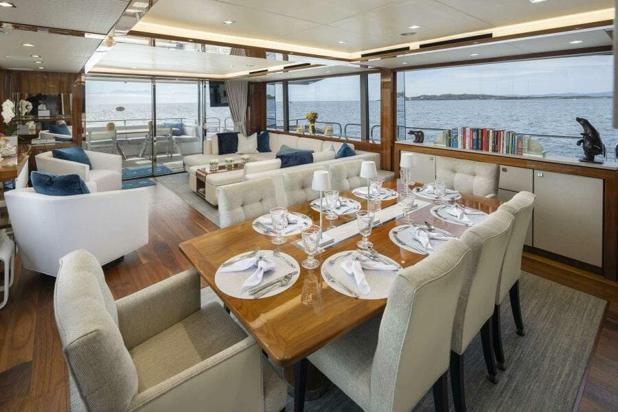 2017 Sunseeker 95 Yacht