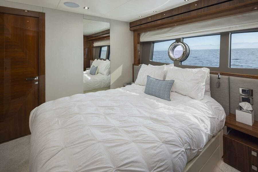 2017 Sunseeker 95 Yacht