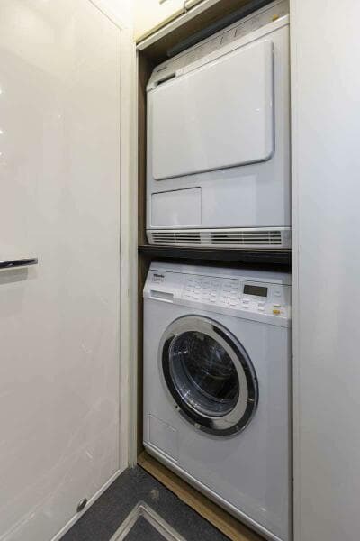 2017 Sunseeker 95 Yacht