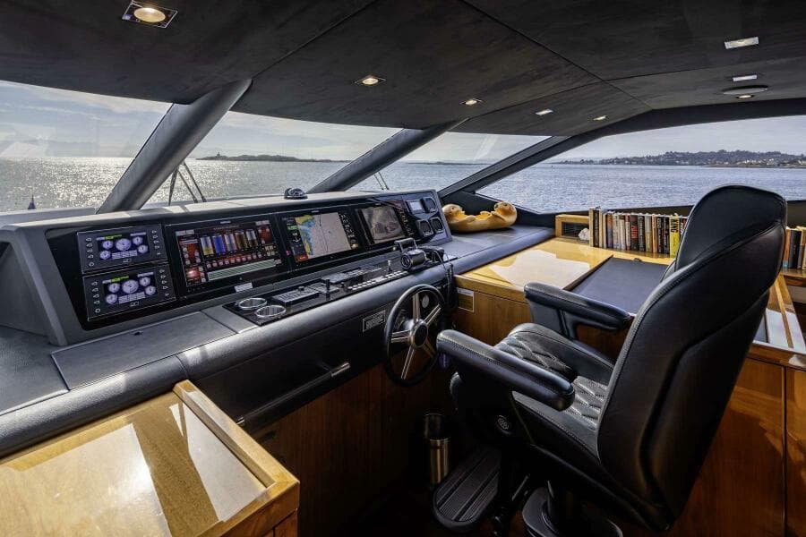 2017 Sunseeker 95 Yacht