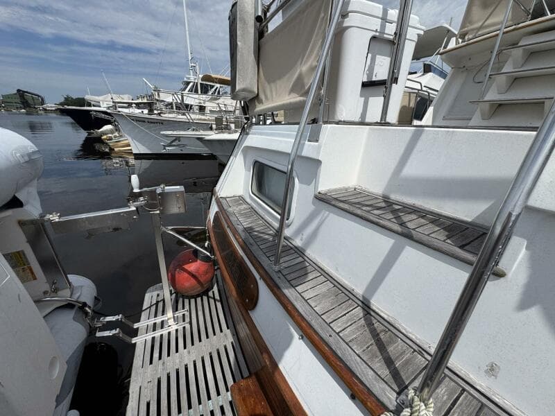 1989 Grand Banks 42 Motor Yacht