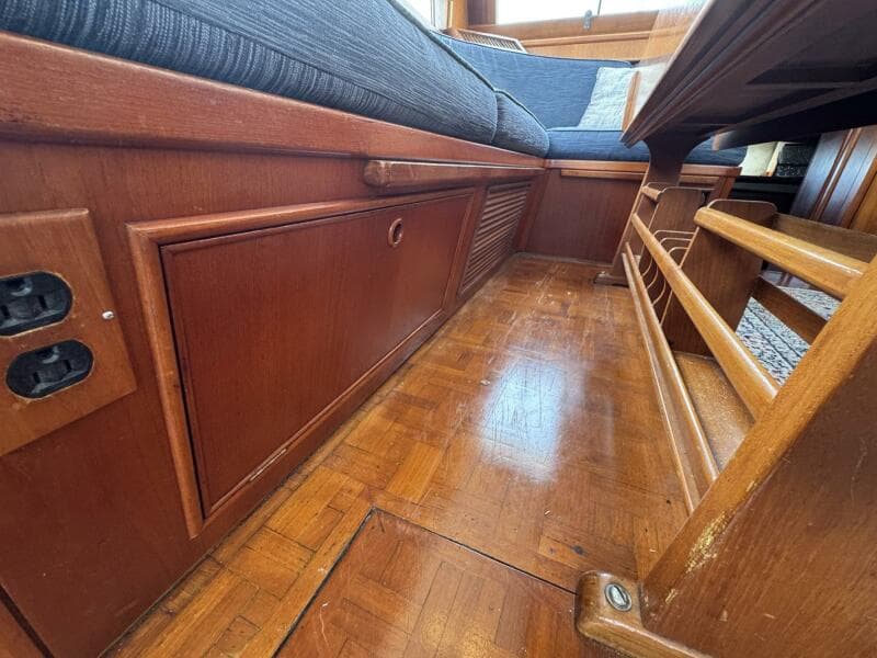 1989 Grand Banks 42 Motor Yacht