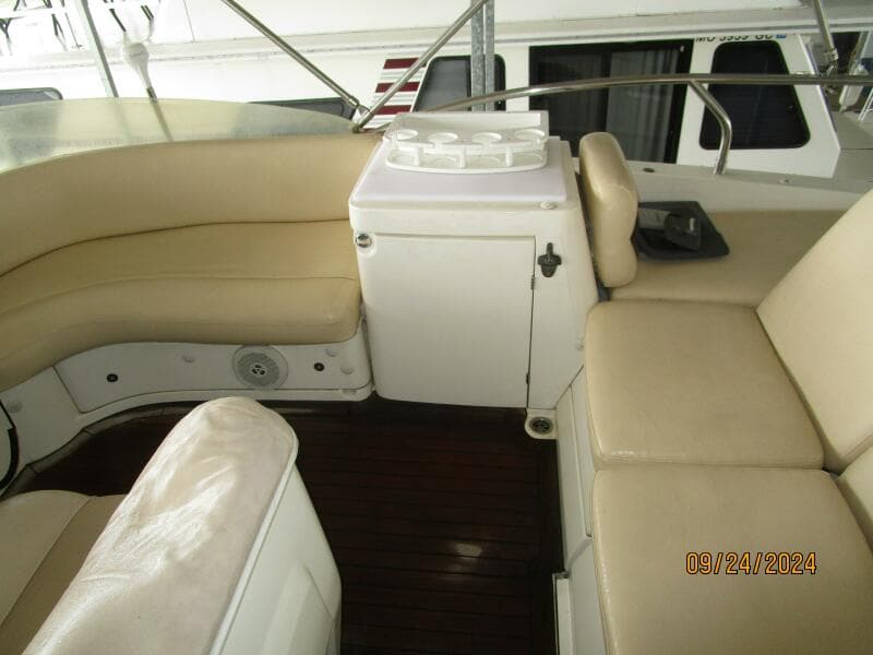 47' Sealine flybridge starboard