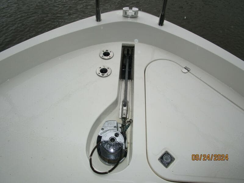47' Sealine anchor windlass