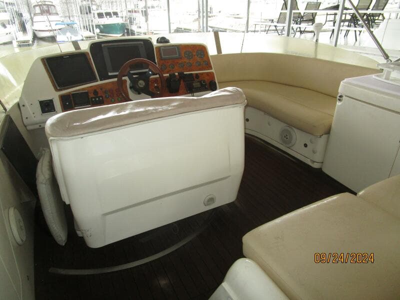 47' Sealine flybridge forward1