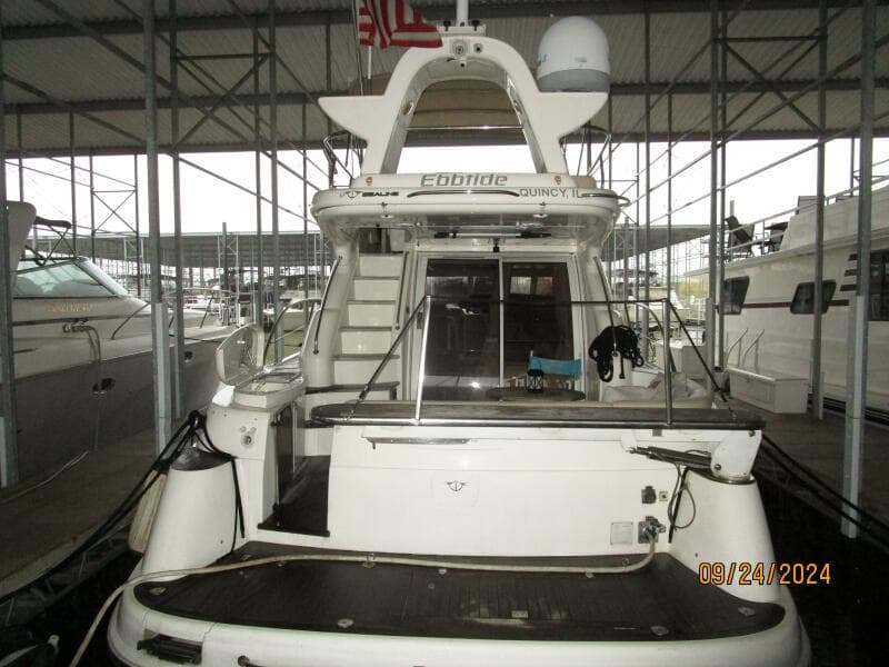 47' Sealine aft profile