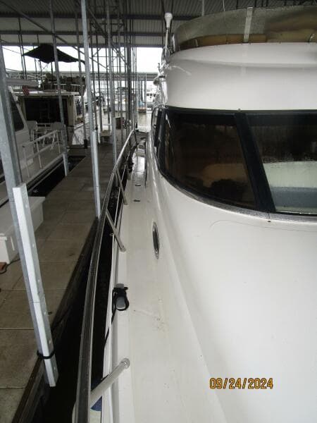 47' Sealine starboard side deck1