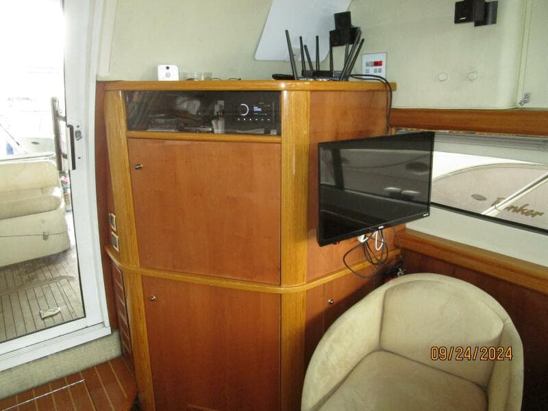 47' Sealine salon port aft