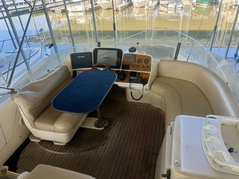 47' Sealine flybridge forward2