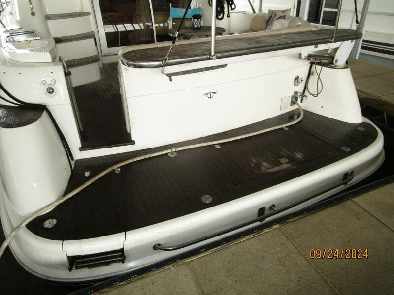 47' Sealine swimplatform