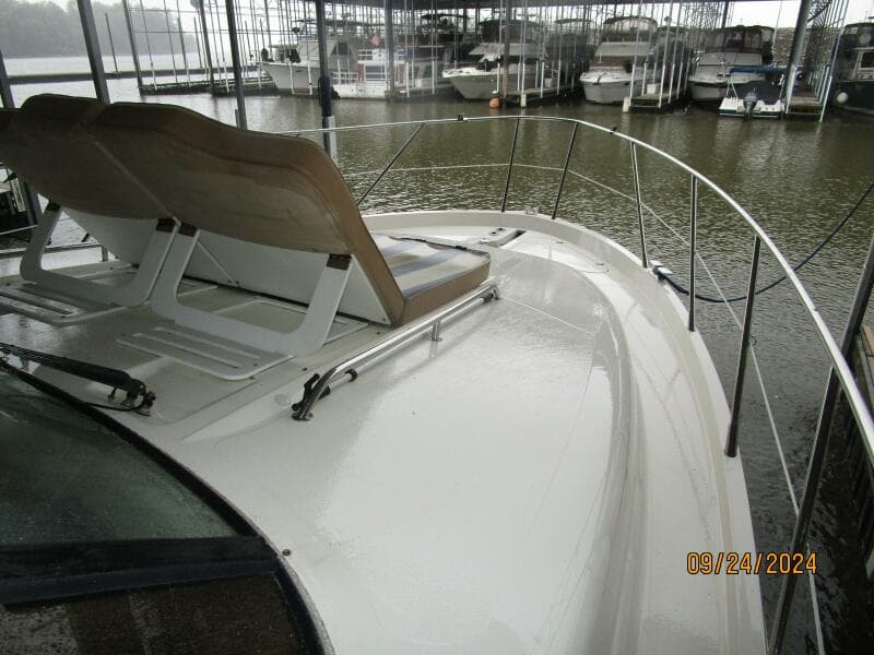 47' Sealine foredeck