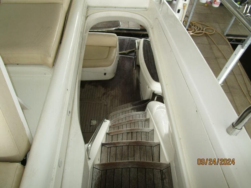 47' Sealine flybridge-aftdeck stairs