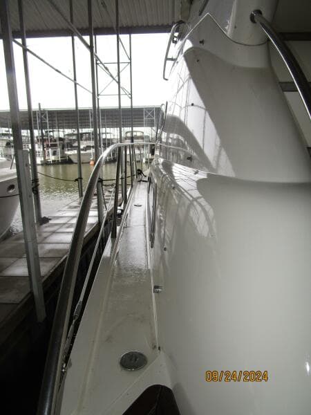 47' Sealine port side deck2
