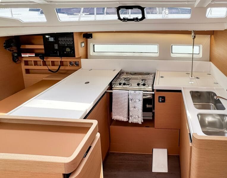 2023 Jeanneau Sun Odyssey 440 #442