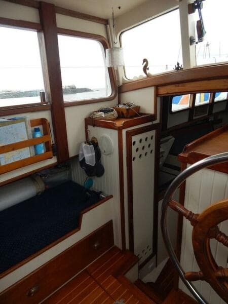 Pilot House Bunk & Companion Way